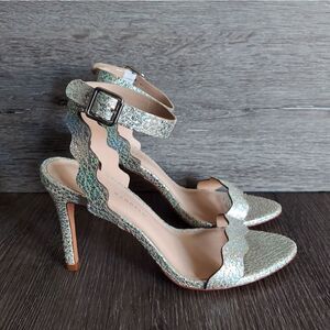 LOEFFLER RANDALL REINA IREDESCENT LEATHER SCALLOPED HEELED SANDAL 7B